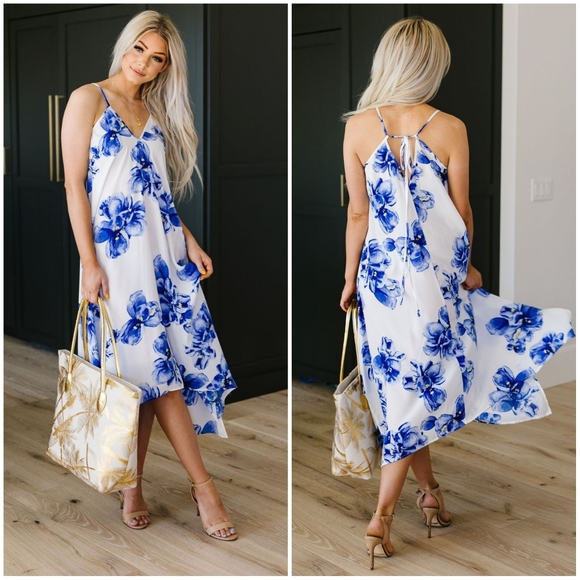 Dresses & Skirts - Floral Handkerchief midi dress